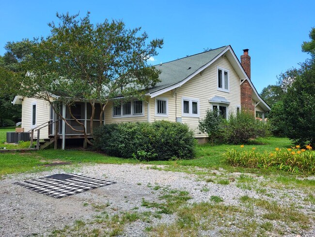 Building Photo - 14209 Lucia Riverbend Hwy