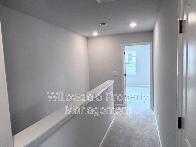 Building Photo - 4010 Silver Oak Ln