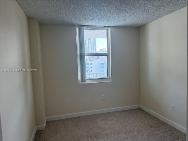 Building Photo - 915 NW 1st Ave