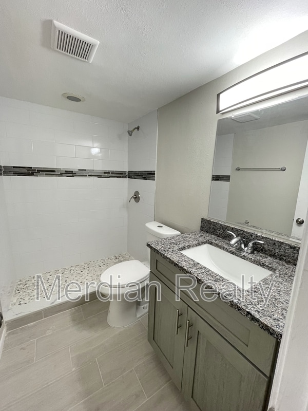 Building Photo - 602 Orange Dr