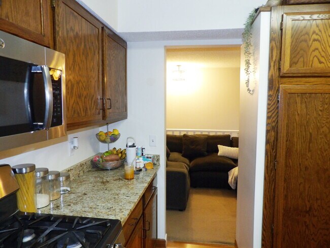 Building Photo - Spacious 3BR + Bonus Room in Inver Grove Heights – Attached Garage & Pet Friendly!