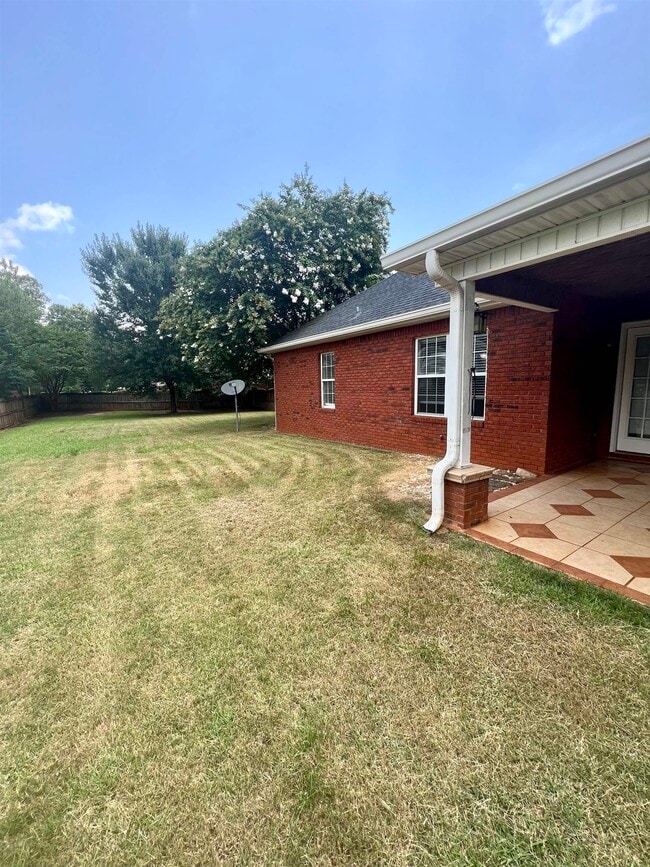Building Photo - 105 Starky Pl