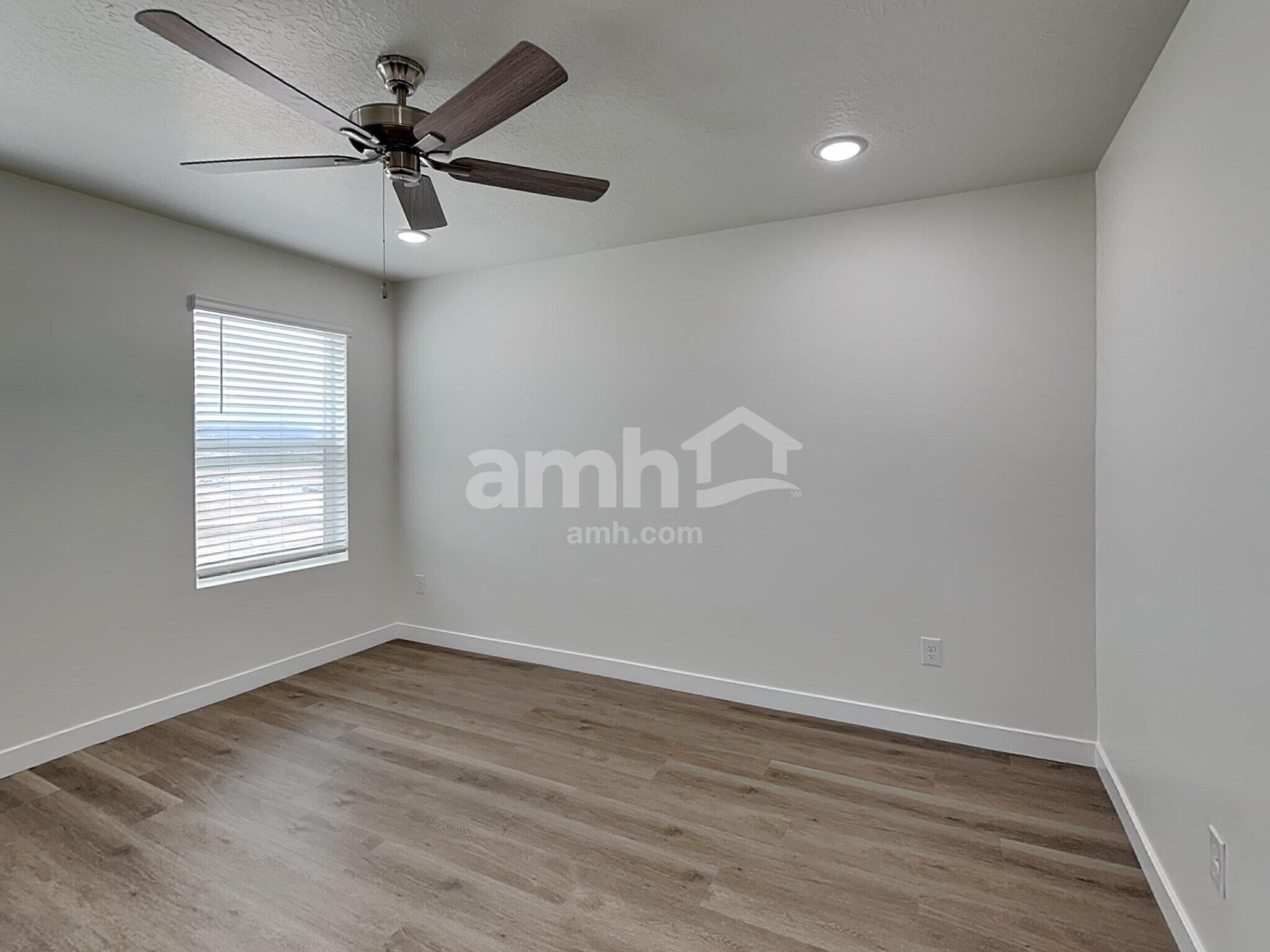 Building Photo - 1232 W Mahogany St