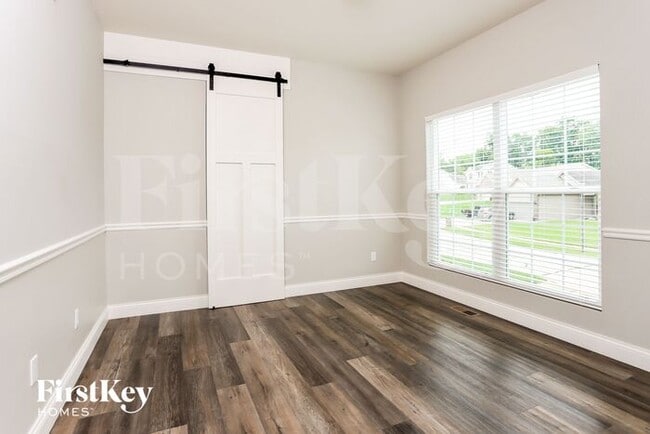 Building Photo - 413 Bittersweet Dr