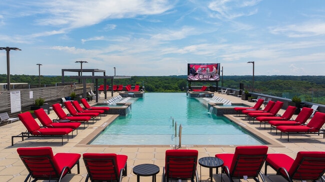 Building Photo - Accolade Athens Off Campus Housing