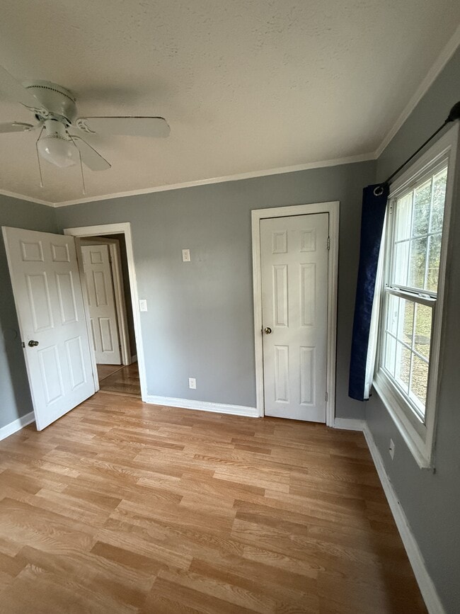 Building Photo - 215 Peachtree Cir