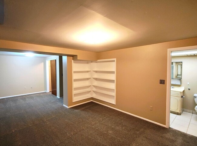 Building Photo - 3 Bd 2 Bath Over 2500 sq ft in Sandy