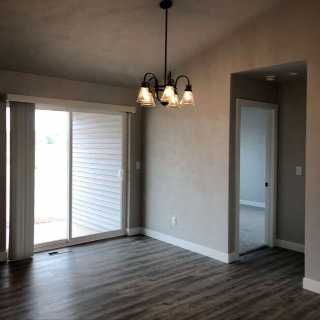 Building Photo - 449/451 Longwood Lane - 451