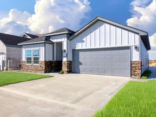 Building Photo - 6581 Rd 5503