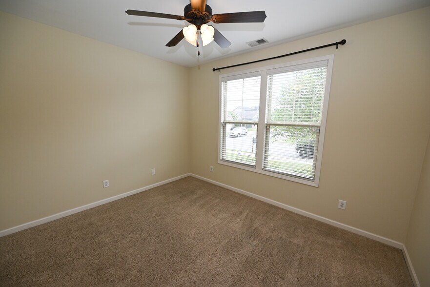 Building Photo - 2050 Covey Dr