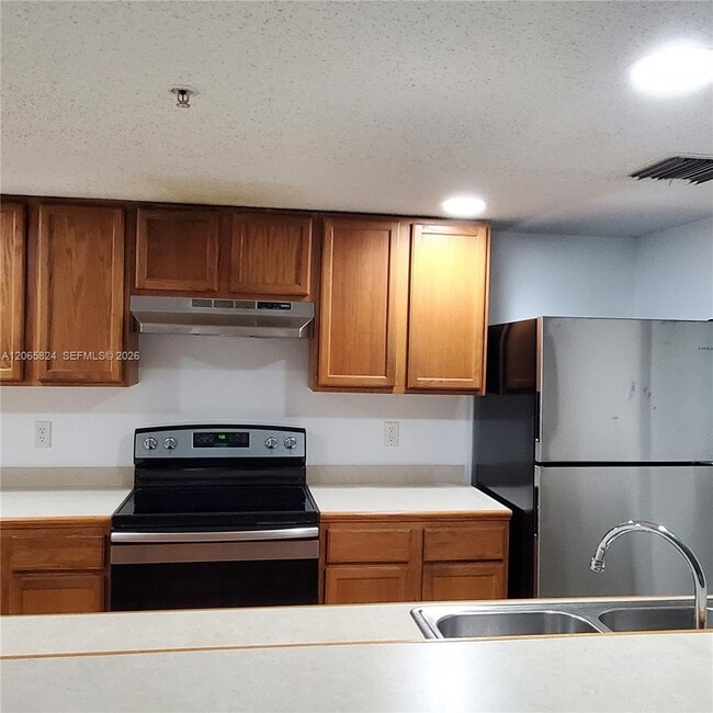 Building Photo - 9909 Westwood Dr