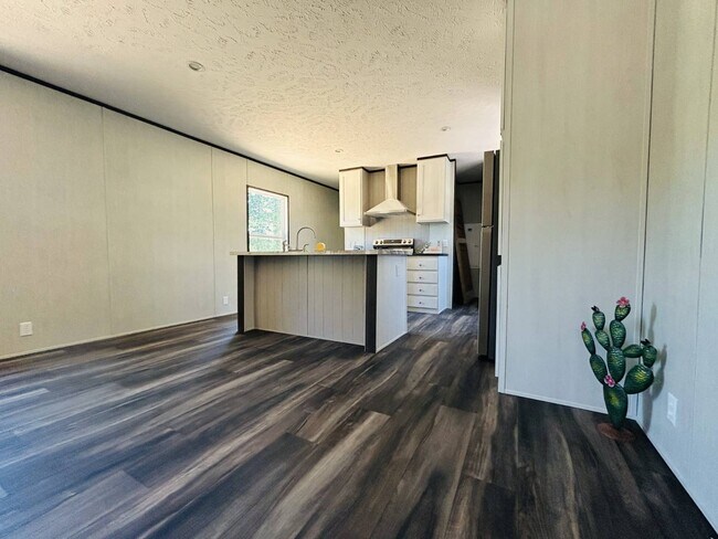 Building Photo - 97 Autumn Ln