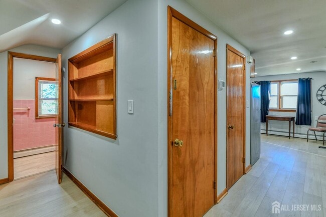 Building Photo - 737 Roseland Pl