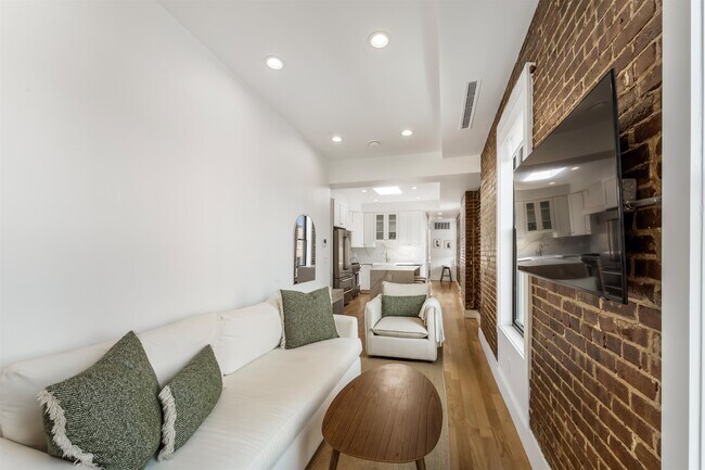 Building Photo - 232 Willow Ave