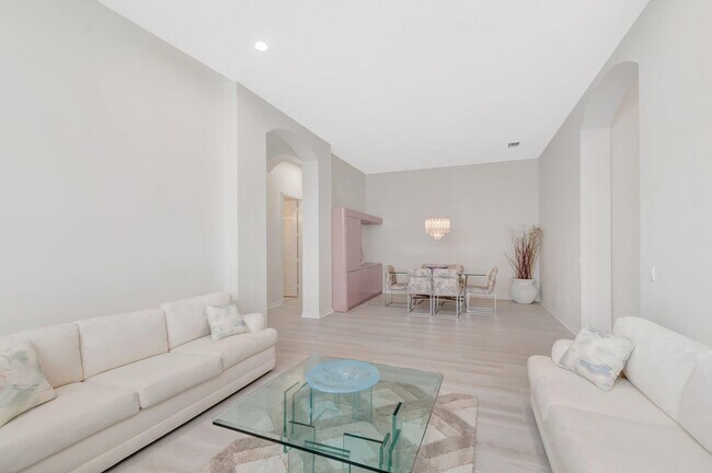 Building Photo - 7566 Pebble Shores Terrace