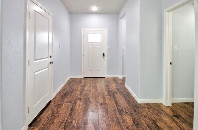 Building Photo - 3510 Oleander Ave