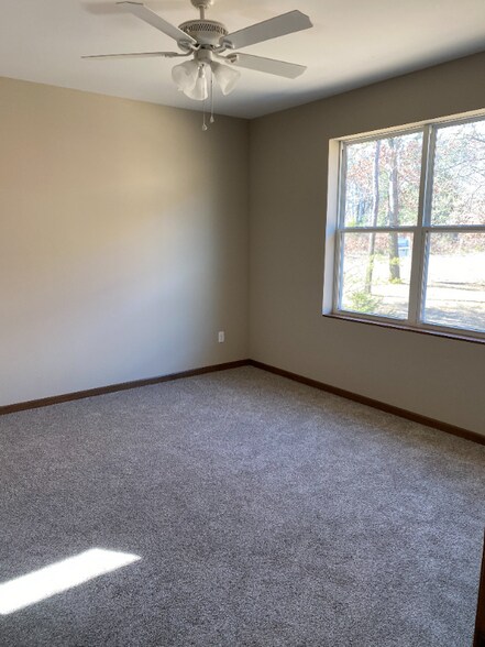 Building Photo - 3712 Doolittle Dr