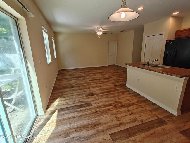 Building Photo - 223 Osprey Marsh Ln