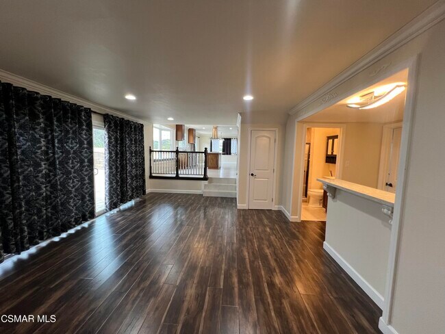 Building Photo - 334 W Avenida De Las Flores