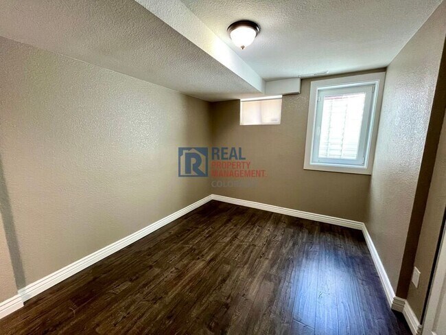 Building Photo - 4316 Ridgeglen Rd