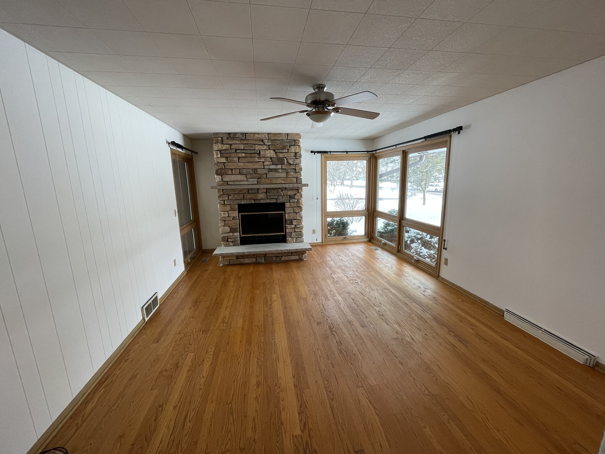 Living Room - 5505 Raymond Rd