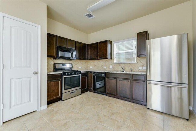 Building Photo - 1800 Arborside Dr