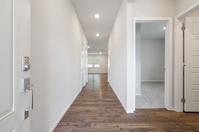 Building Photo - Modern Comfort in Country View Meadows – 3...