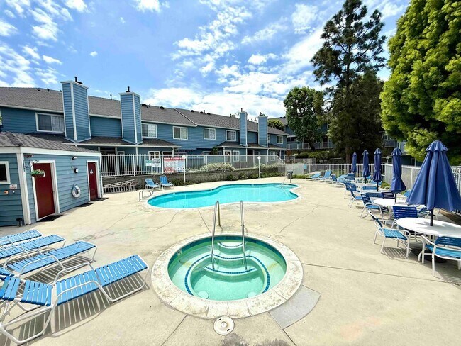 Building Photo - Gated Community - Updated Harbor City Townhome - 3 bed / 2.5 bath