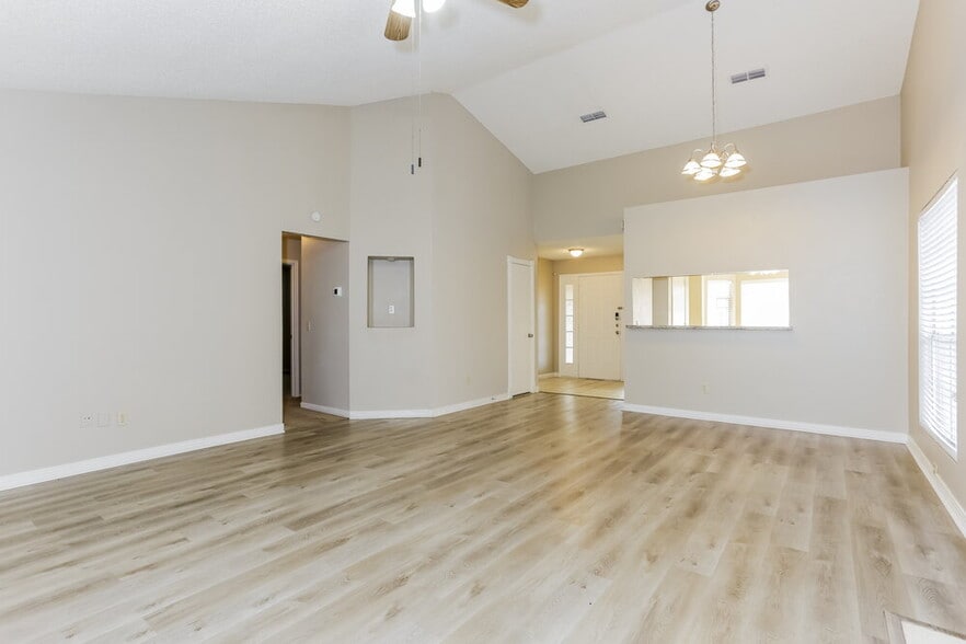 Building Photo - 7024 Wooddale Dr
