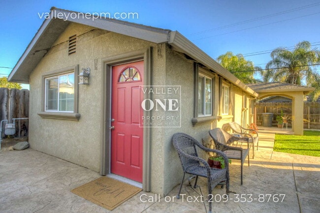 Building Photo - 1404 1/2 Teresa Street-