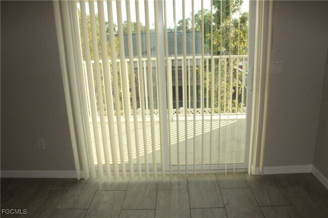 Building Photo - 912 SW 39th Terrace