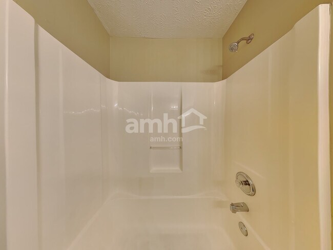 Building Photo - 2853 Park Knoll Dr