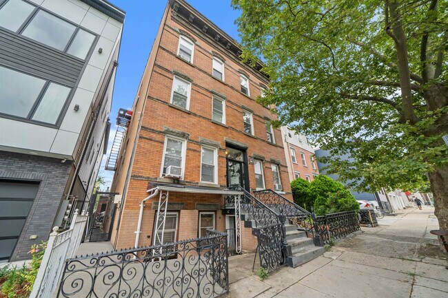 Building Photo - 88 Irving St
