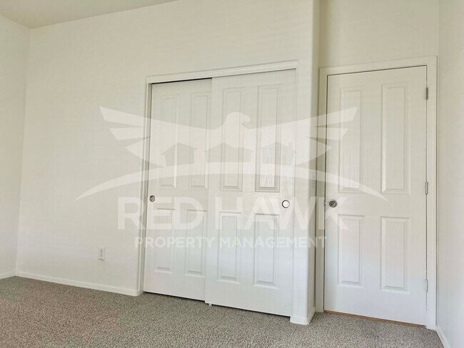 Building Photo - 1057 E Sourwood Dr