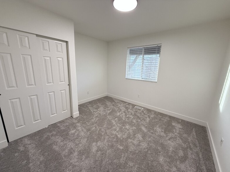Building Photo - 4799 Topcrest Dr