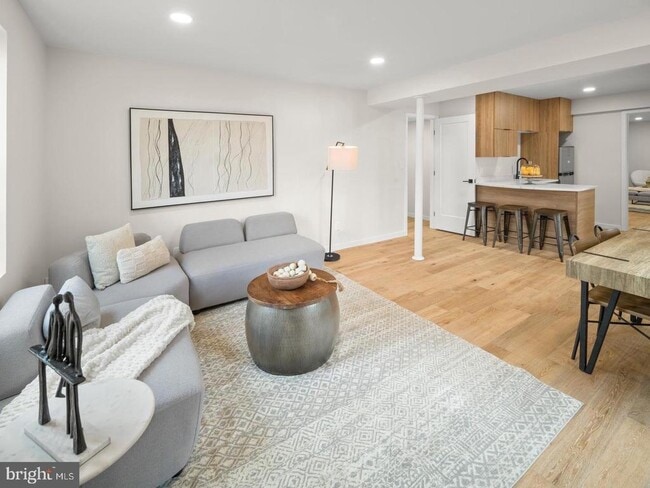 Primary Photo - 8321 Raymond Ln