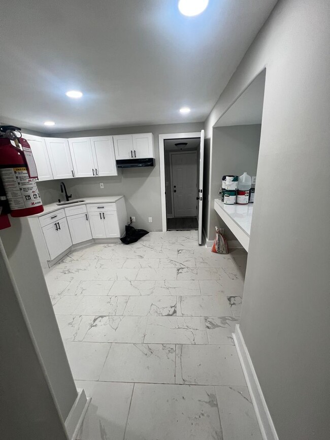 Building Photo - 373 St Joes Ave