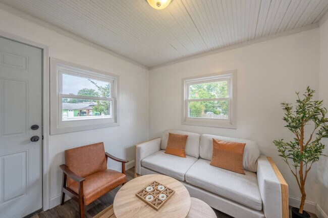 Building Photo - 810 Walnut St