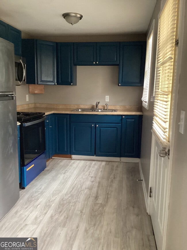 Building Photo - 545 Spring St