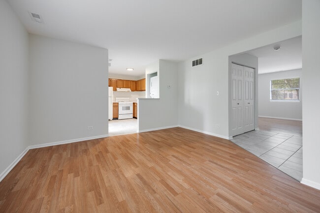 Building Photo - 546 E Shag Bark Ln