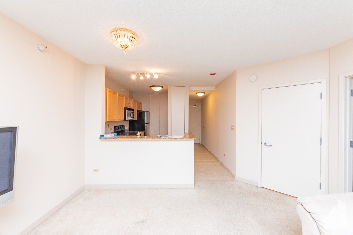 Building Photo - 222 N Columbus Dr