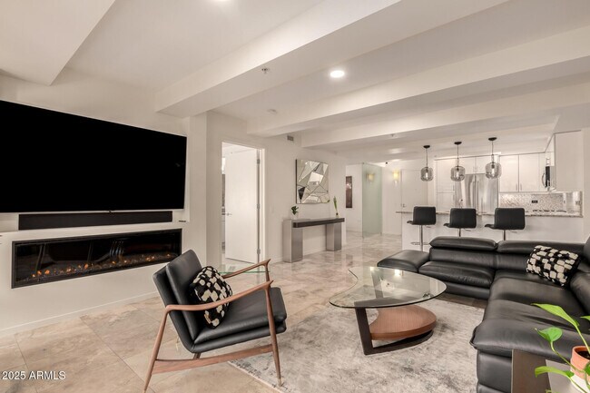 Building Photo - 7131 E Rancho Vista Dr