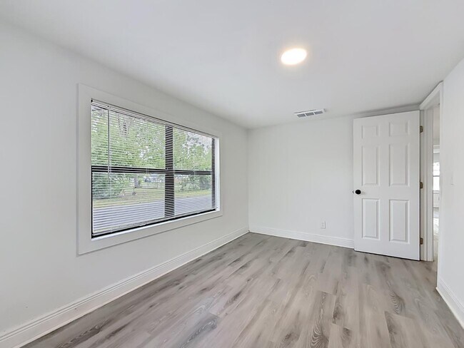Building Photo - 8414 N 20th St