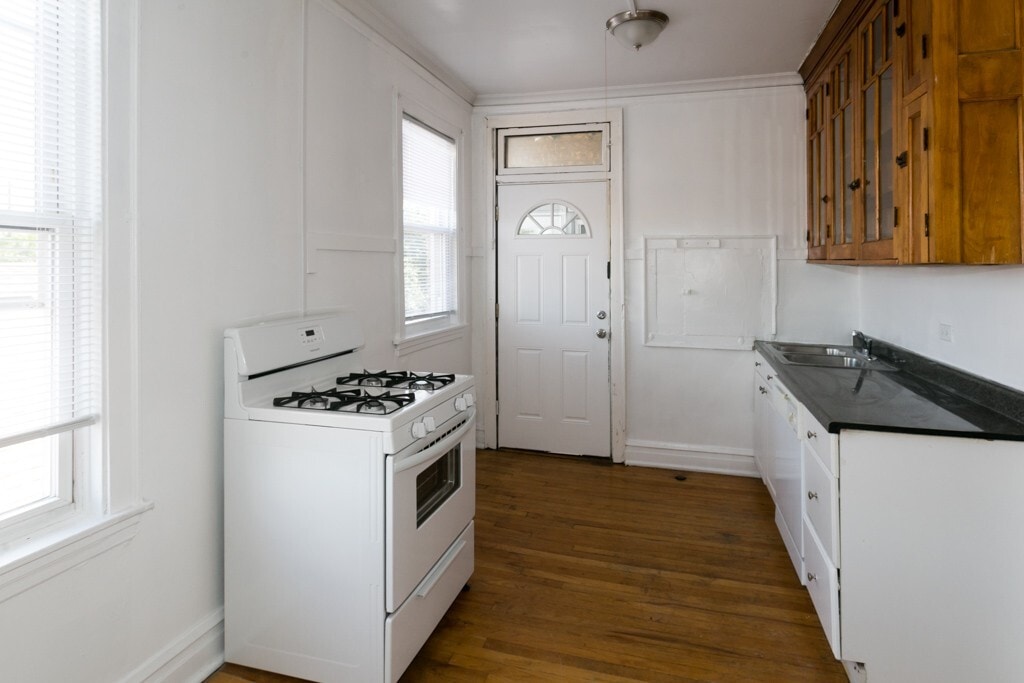 Building Photo - 4824 W Addison St
