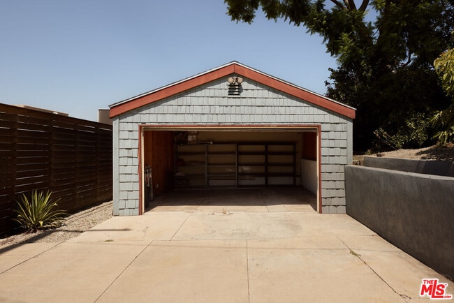 Building Photo - 2606 W Ave 30