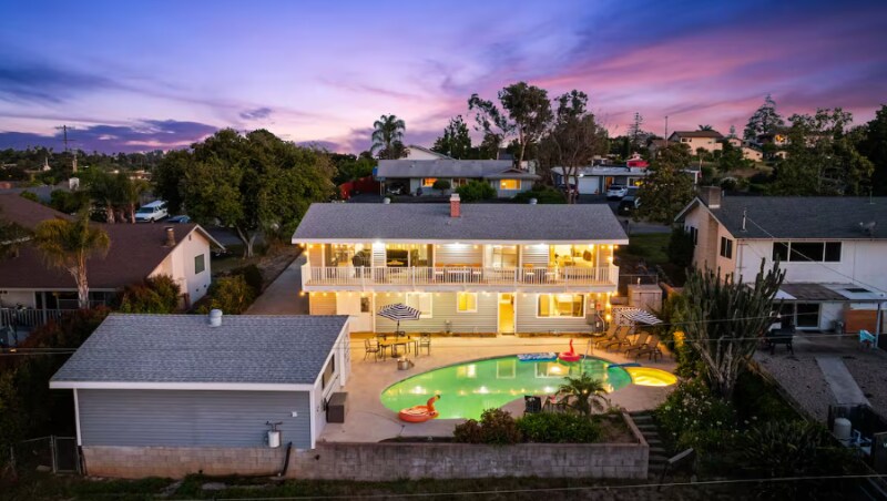 Building Photo - 321 W Kalmia St