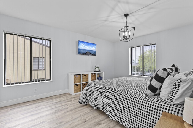 Building Photo - 629 Sea Pine Way