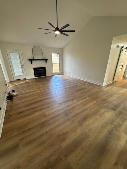 Primary Photo - 1821 Swann St