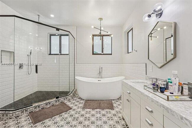 Building Photo - 34 SW 22nd Rd