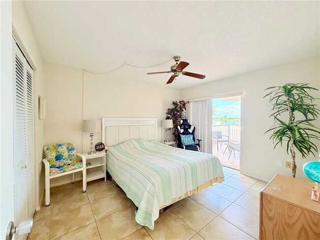 Building Photo - 7430 Sunshine Skyway Ln S